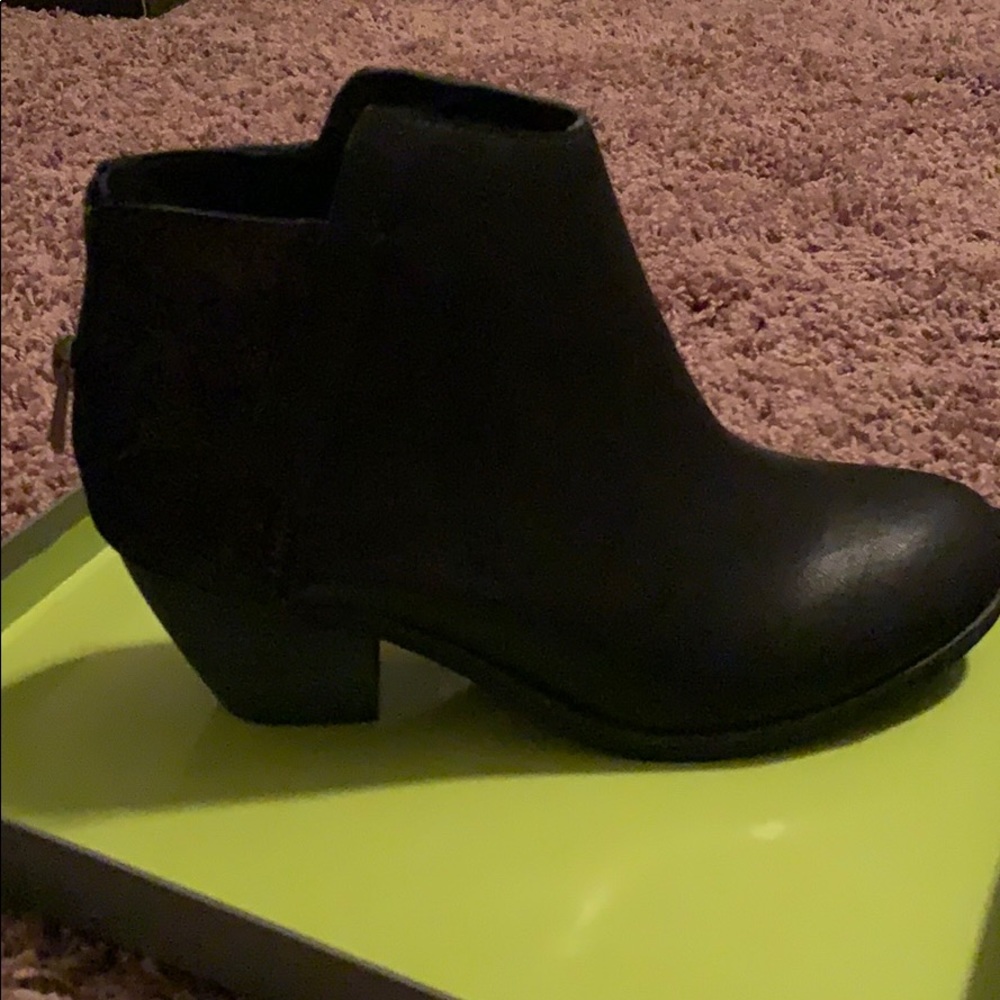 Antelope Hidden Zip Bootie (black, leather)